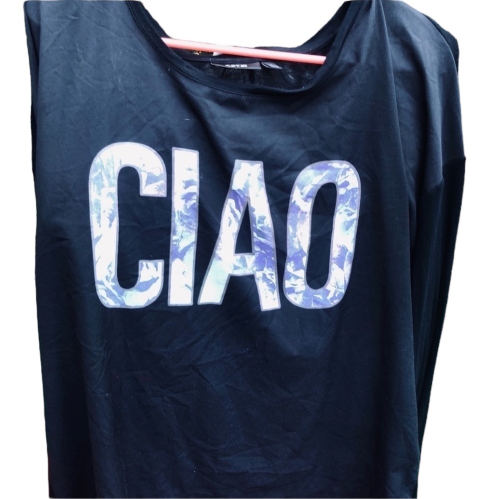 APT  9 CIAO Large long sleeve silky Top with cotton blend back stretch